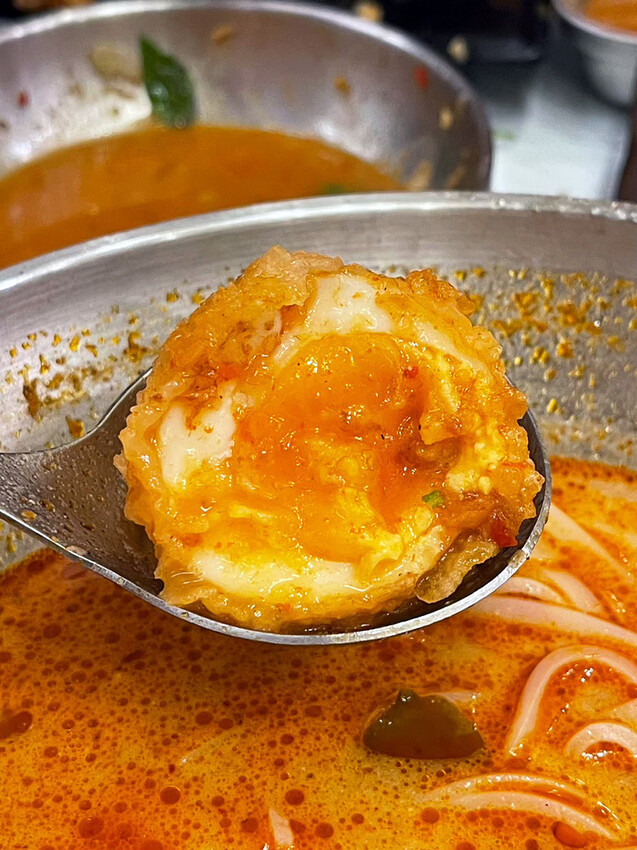 台南越南河粉推薦：鴻公公，濃郁系生牛肉/香茅雞酸辣河粉～椰香