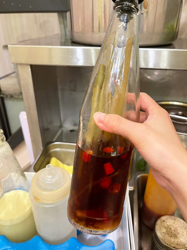 台南越南河粉推薦：鴻公公，濃郁系生牛肉/香茅雞酸辣河粉～椰香