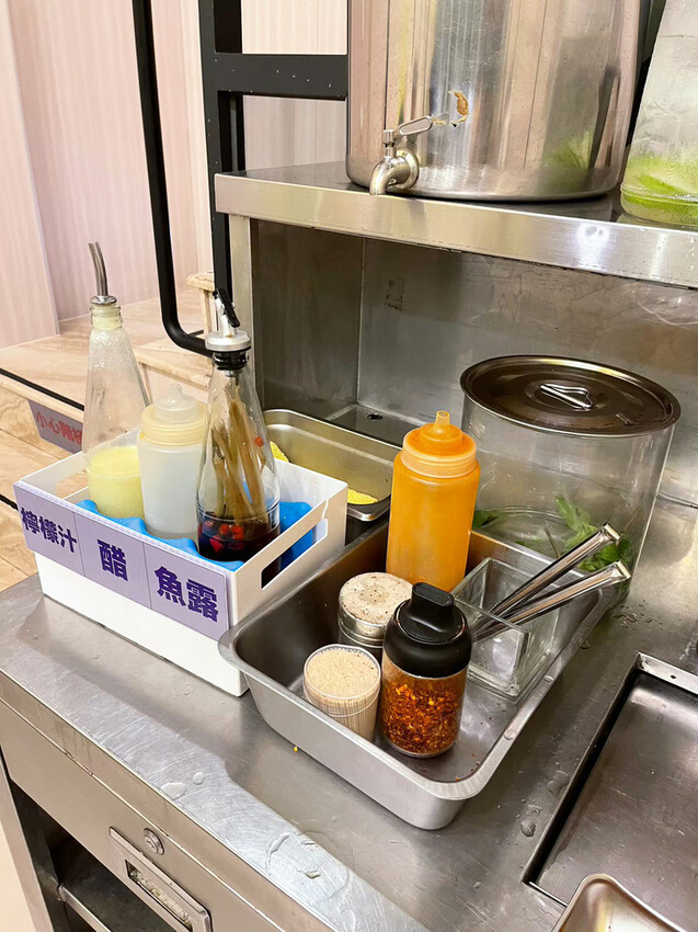 台南越南河粉推薦：鴻公公，濃郁系生牛肉/香茅雞酸辣河粉～椰香