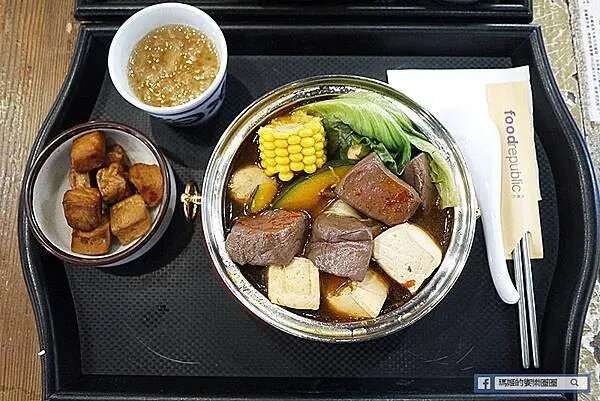 板橋火鍋推薦！占元府新台式潮鍋開幕，經典台式燒酒雞與滷味小菜超滿足。