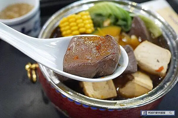 板橋火鍋推薦！占元府新台式潮鍋開幕，經典台式燒酒雞與滷味小菜超滿足。