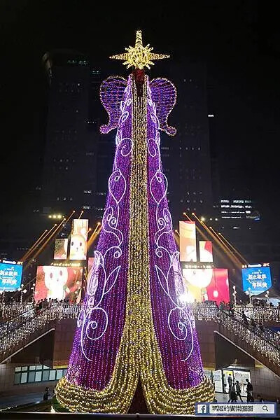 板橋火鍋推薦！占元府新台式潮鍋開幕，經典台式燒酒雞與滷味小菜超滿足。