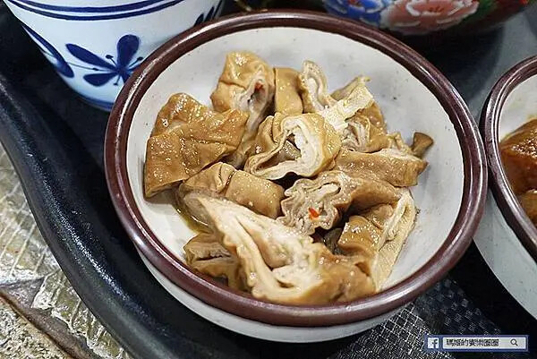 板橋火鍋推薦！占元府新台式潮鍋開幕，經典台式燒酒雞與滷味小菜超滿足。