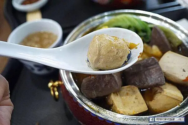 板橋火鍋推薦！占元府新台式潮鍋開幕，經典台式燒酒雞與滷味小菜超滿足。