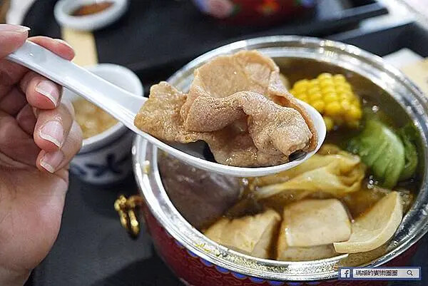 板橋火鍋推薦！占元府新台式潮鍋開幕，經典台式燒酒雞與滷味小菜超滿足。