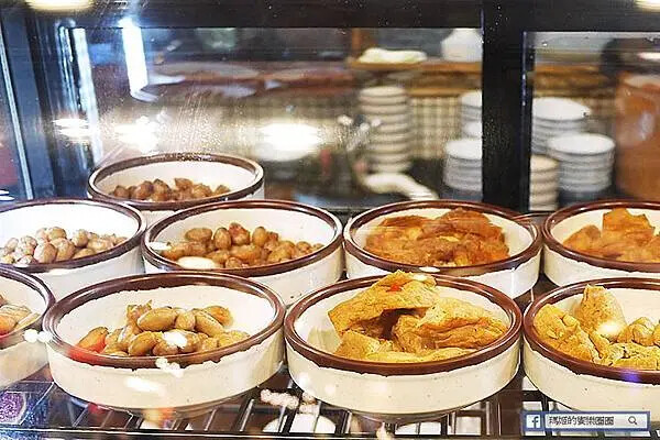 板橋火鍋推薦！占元府新台式潮鍋開幕，經典台式燒酒雞與滷味小菜超滿足。