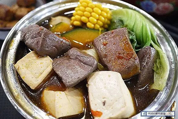 板橋火鍋推薦！占元府新台式潮鍋開幕，經典台式燒酒雞與滷味小菜超滿足。