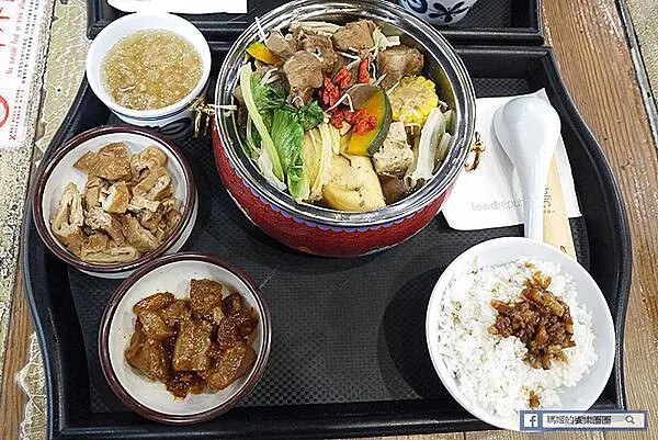 板橋火鍋推薦！占元府新台式潮鍋開幕，經典台式燒酒雞與滷味小菜超滿足。