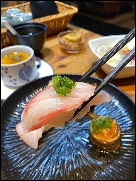 台中南區日式料理推薦！洵首海鮮丼超澎湃，起司壽司寶貝激推。