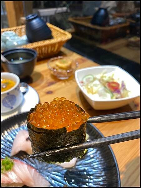 台中南區日式料理推薦！洵首海鮮丼超澎湃，起司壽司寶貝激推。