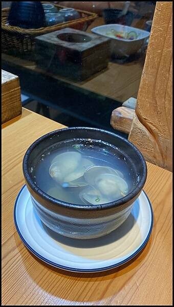 台中南區日式料理推薦！洵首海鮮丼超澎湃，起司壽司寶貝激推。