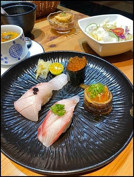 台中南區日式料理推薦！洵首海鮮丼超澎湃，起司壽司寶貝激推。