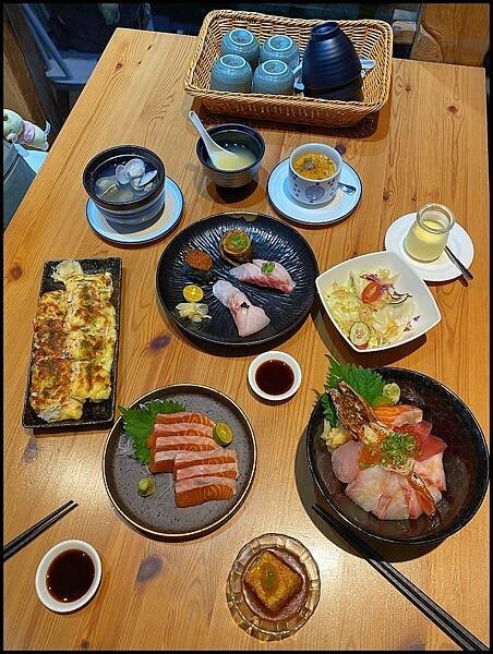 台中南區日式料理推薦！洵首海鮮丼超澎湃，起司壽司寶貝激推。