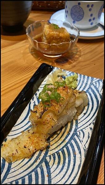 台中南區日式料理推薦！洵首海鮮丼超澎湃，起司壽司寶貝激推。