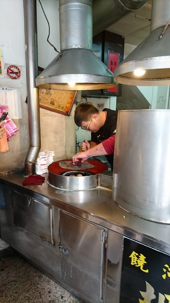 福州世祖胡椒餅(重慶店)：台北~福州世祖胡椒餅(重慶店)~CNN評鑑為台灣十大美食之一~來自饒河夜市的好味道~