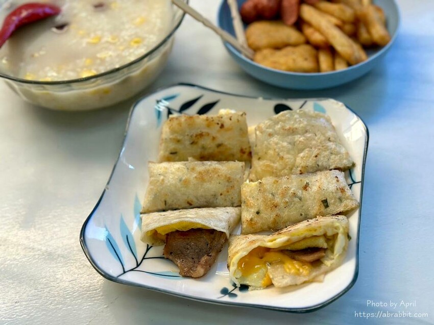 台中市烏日區烏日早咖輕食早餐-買隔壁湯包歡迎來店點杯飲料坐著吃？