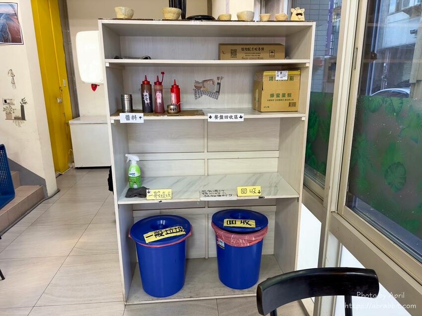 台中市烏日區烏日早咖輕食早餐-買隔壁湯包歡迎來店點杯飲料坐著吃？