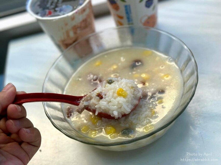 台中市烏日區烏日早咖輕食早餐-買隔壁湯包歡迎來店點杯飲料坐著吃？