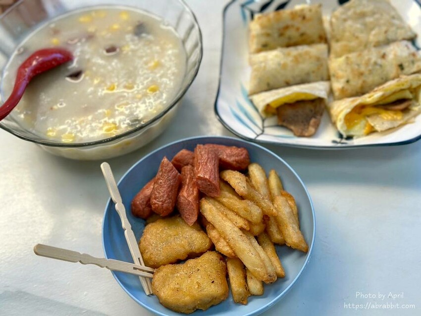 台中市烏日區烏日早咖輕食早餐-買隔壁湯包歡迎來店點杯飲料坐著吃？