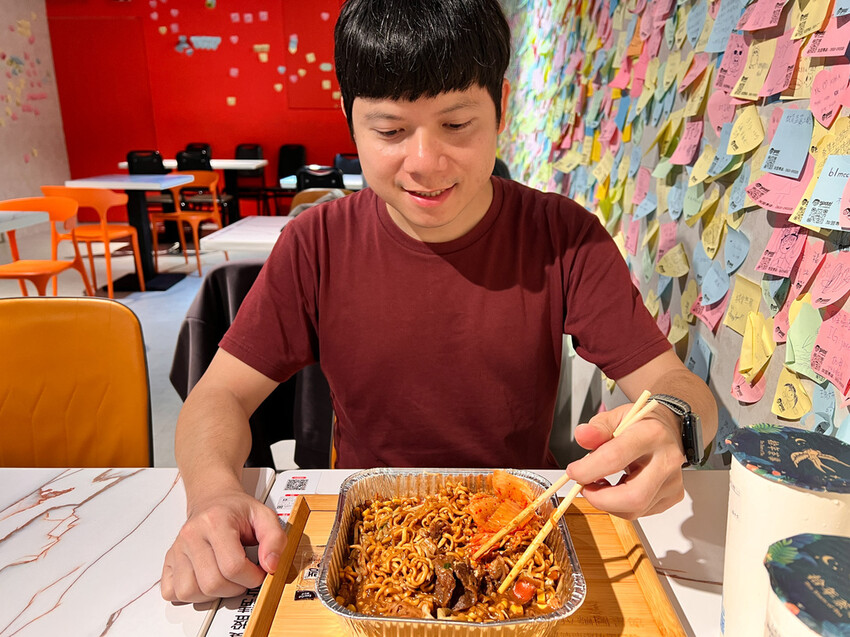 台北市士林區【美食】阿啾西無人拉麵店，24H自助拉麵，輕鬆加料自己來！宵夜快速美味！