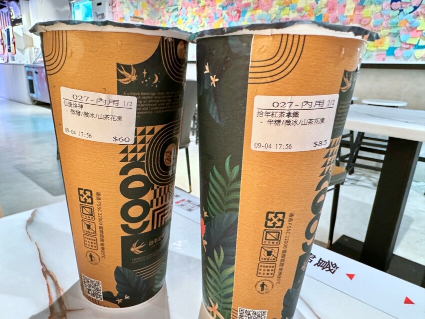 士林夜市24小時 ajussi 阿啾西拉麵圖書館-士林旗艦店 結合拾年茶事與自助泡麵的創新概念 I人也能吃的深夜食堂 – 藍色棉花糖咬蕃茄