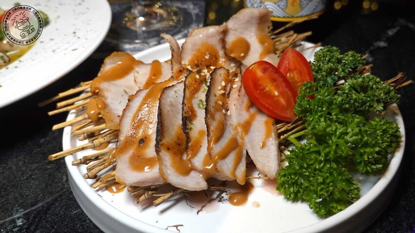 台北市中山區【 條通餐酒館 】隱藏於條通商圈高品質餐酒館，低調奢華的裝潢、美味的無國界創意料理、種類眾多的美酒在這