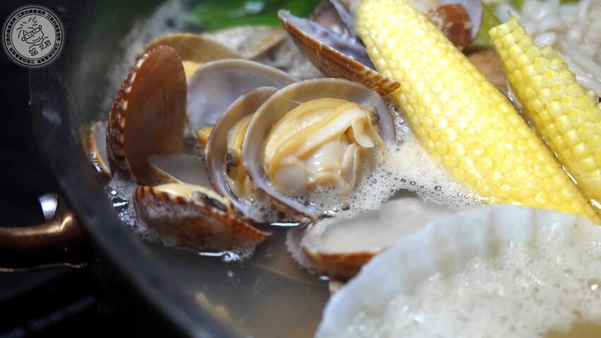 台北市中山區【 條通餐酒館 】隱藏於條通商圈高品質餐酒館，低調奢華的裝潢、美味的無國界創意料理、種類眾多的美酒在這