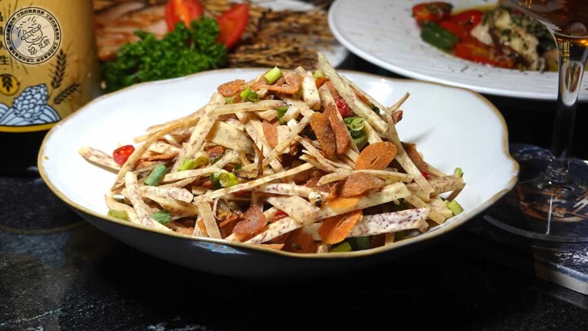 台北市中山區【 條通餐酒館 】隱藏於條通商圈高品質餐酒館，低調奢華的裝潢、美味的無國界創意料理、種類眾多的美酒在這