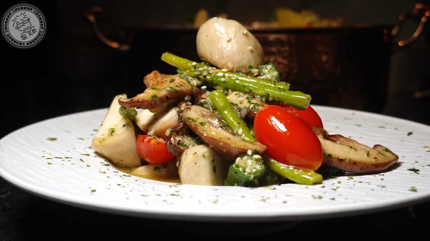 台北市中山區【 條通餐酒館 】隱藏於條通商圈高品質餐酒館，低調奢華的裝潢、美味的無國界創意料理、種類眾多的美酒在這