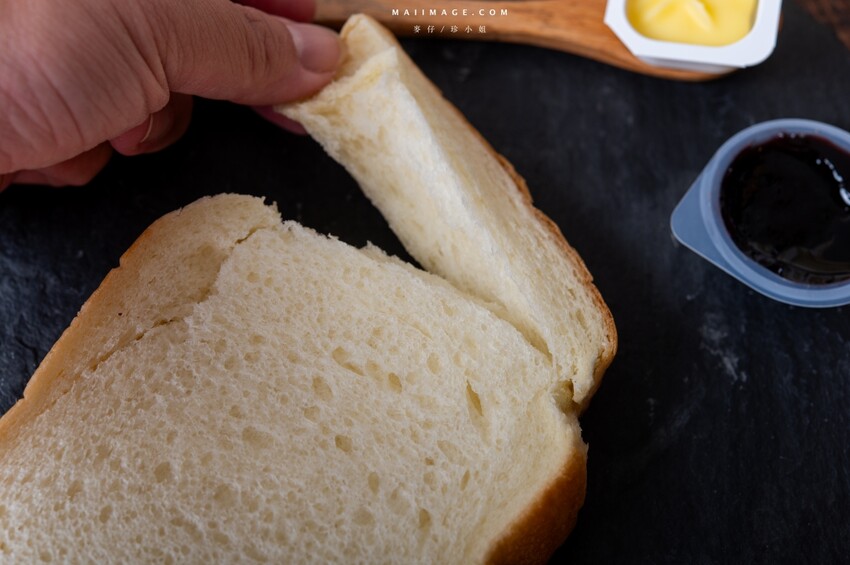 板橋江子翠捷運站麵包控瘋搶「麵包同話」TOP5人氣麵包一吃上癮。