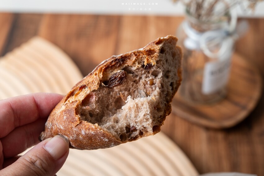 板橋江子翠捷運站麵包控瘋搶「麵包同話」TOP5人氣麵包一吃上癮。