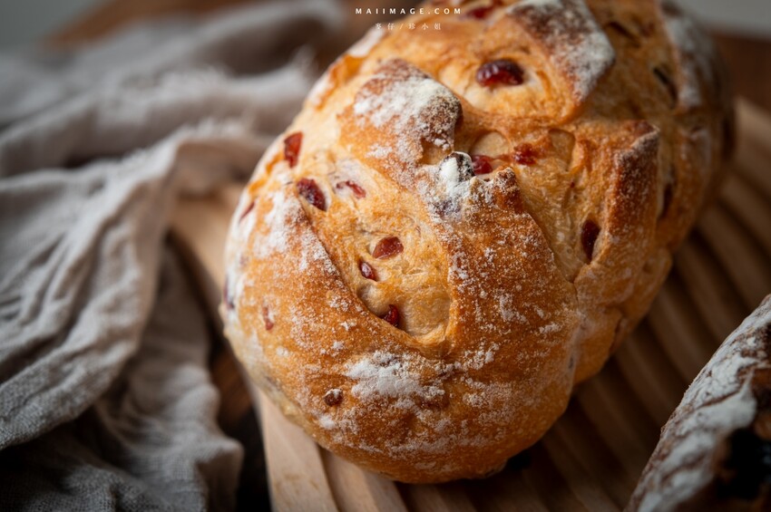 板橋江子翠捷運站麵包控瘋搶「麵包同話」TOP5人氣麵包一吃上癮。