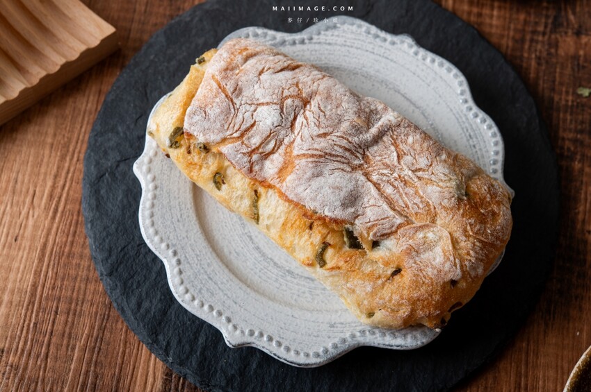 板橋江子翠捷運站麵包控瘋搶「麵包同話」TOP5人氣麵包一吃上癮。