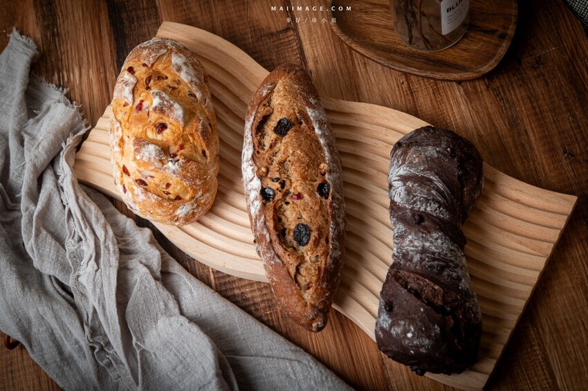 板橋江子翠捷運站麵包控瘋搶「麵包同話」TOP5人氣麵包一吃上癮。