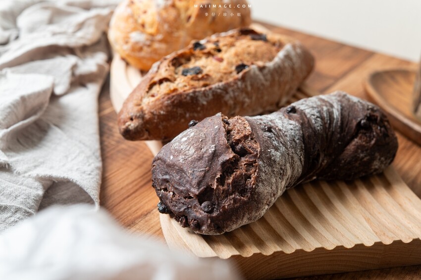 板橋江子翠捷運站麵包控瘋搶「麵包同話」TOP5人氣麵包一吃上癮。