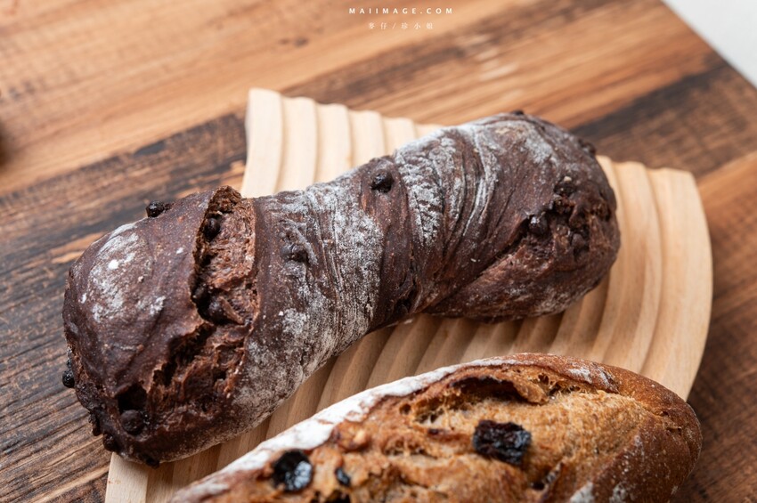 板橋江子翠捷運站麵包控瘋搶「麵包同話」TOP5人氣麵包一吃上癮。