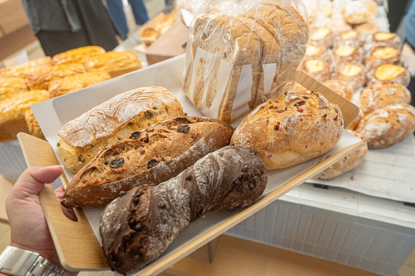 板橋江子翠捷運站麵包控瘋搶「麵包同話」TOP5人氣麵包一吃上癮。