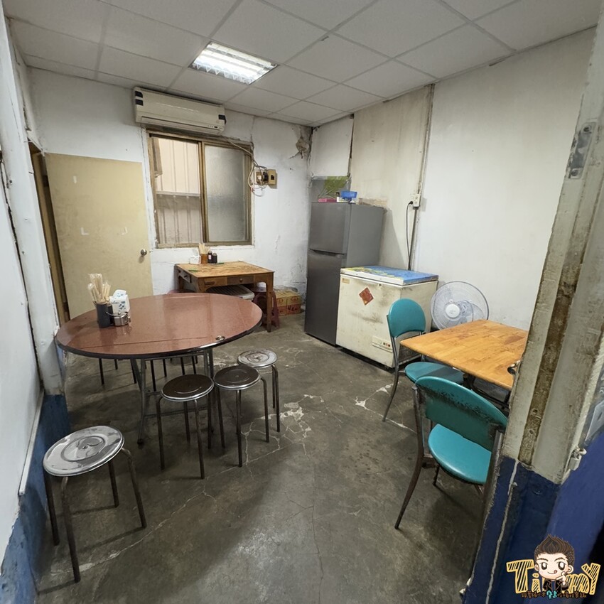 新竹市東區隱藏在巷內被豪宅包圍70年以上歷史”被麵食耽誤的滷味店”!