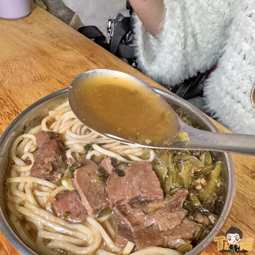 新竹市東區隱藏在巷內被豪宅包圍70年以上歷史”被麵食耽誤的滷味店”!