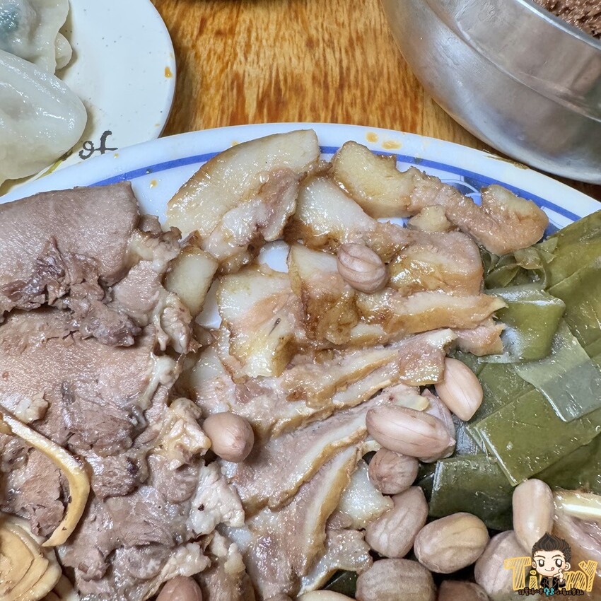 新竹市東區隱藏在巷內被豪宅包圍70年以上歷史”被麵食耽誤的滷味店”!