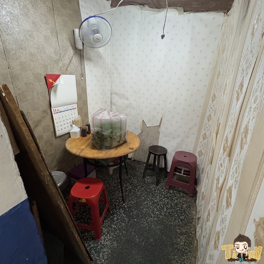 新竹市東區隱藏在巷內被豪宅包圍70年以上歷史”被麵食耽誤的滷味店”!