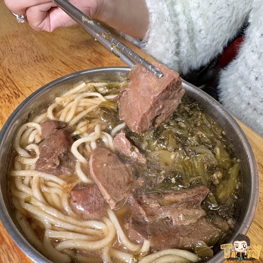 新竹市東區隱藏在巷內被豪宅包圍70年以上歷史”被麵食耽誤的滷味店”!