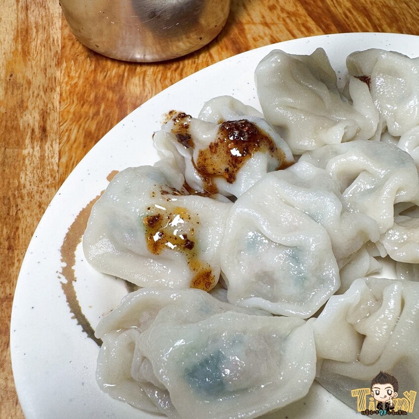 新竹市東區隱藏在巷內被豪宅包圍70年以上歷史”被麵食耽誤的滷味店”!