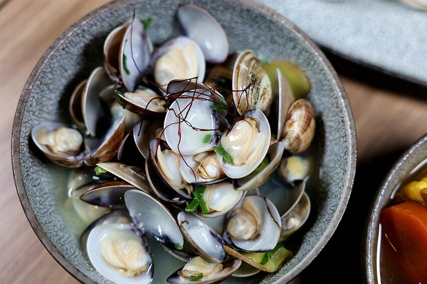 逢甲美食新選擇！酉居小酒館結合日式料理與創意調酒，感受北海道熱情