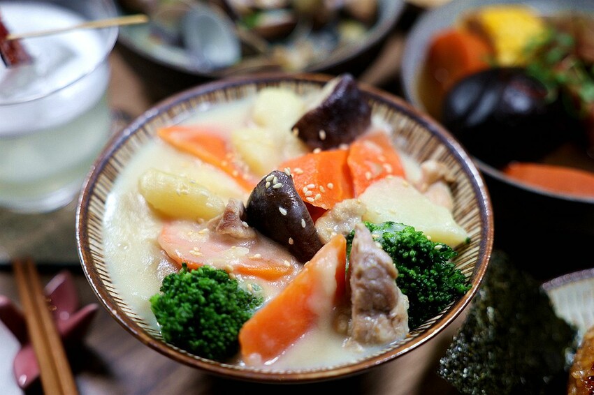 逢甲美食新選擇！酉居小酒館結合日式料理與創意調酒，感受北海道熱情