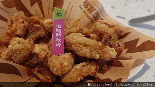 以火鍋起家的築間推出【築間酸菜魚】【湯比魚更鮮一碗記三天】上