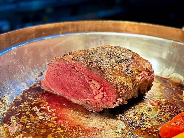 信義區吃到飽必吃！台北君悅酒店凱菲屋松露燉飯、爐烤牛排吃到飽。