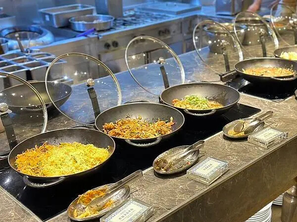 信義區吃到飽必吃！台北君悅酒店凱菲屋松露燉飯、爐烤牛排吃到飽。