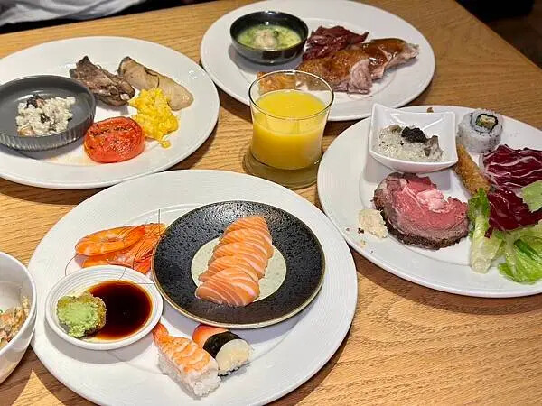 信義區吃到飽必吃！台北君悅酒店凱菲屋松露燉飯、爐烤牛排吃到飽。