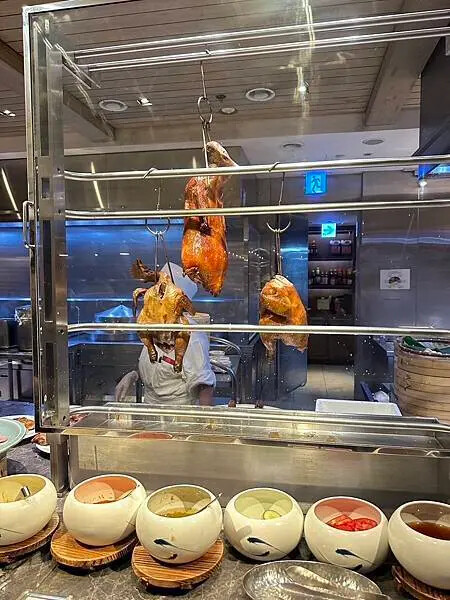 信義區吃到飽必吃！台北君悅酒店凱菲屋松露燉飯、爐烤牛排吃到飽。